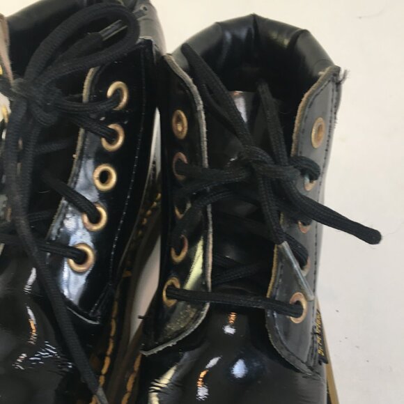 Dr. Martens Air Wair Boots Patent Leather Youth Sz 11 Black Doc Martens England - Picture 6 of 13